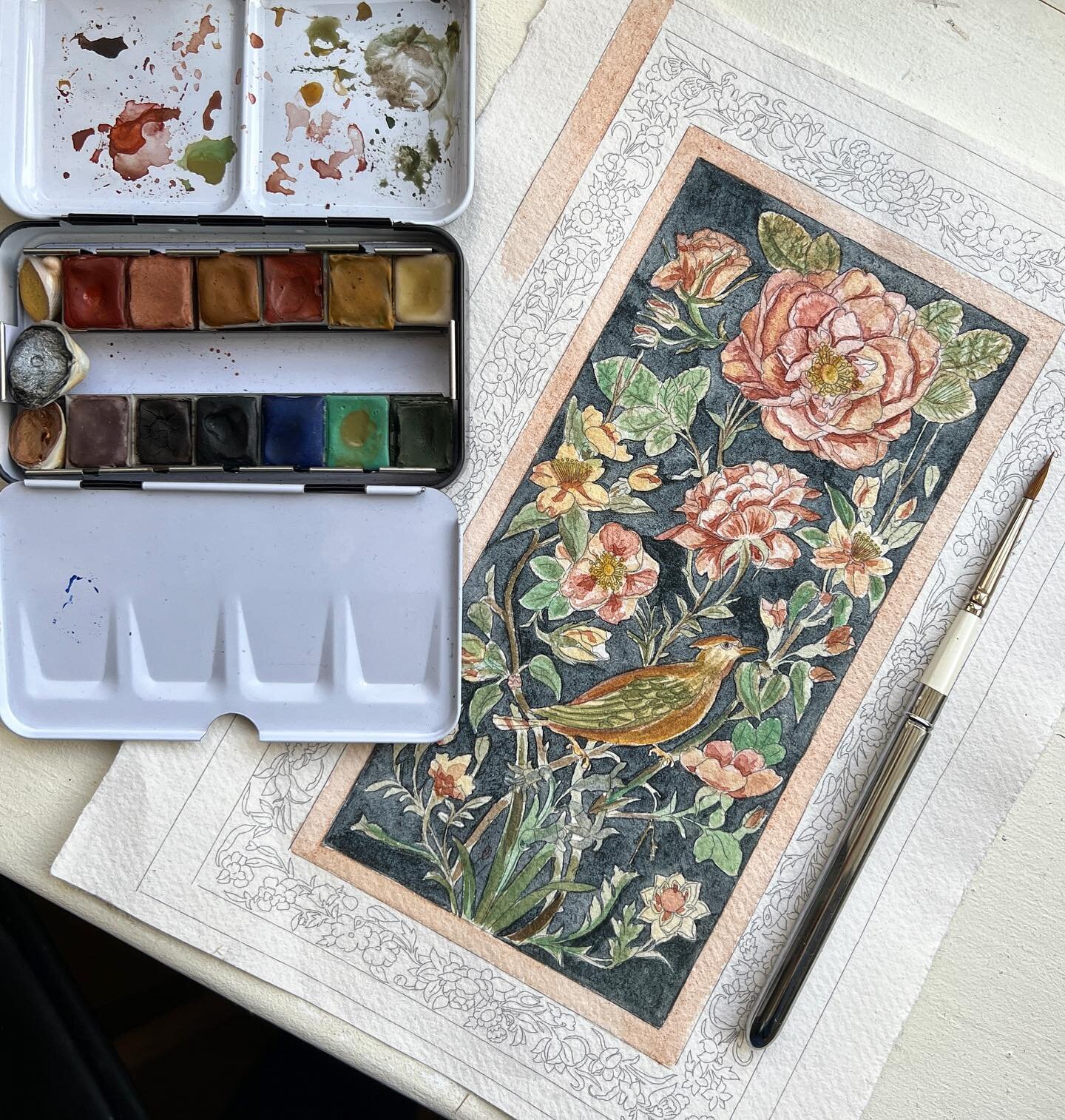We are studying this lovely pattern at #theilluminationclub this month, which comes from a Persian manuscript and this style is called gul wa bolbol meaning rose and bird. Painting this was challenging and we tried to follow the basics of botanical p