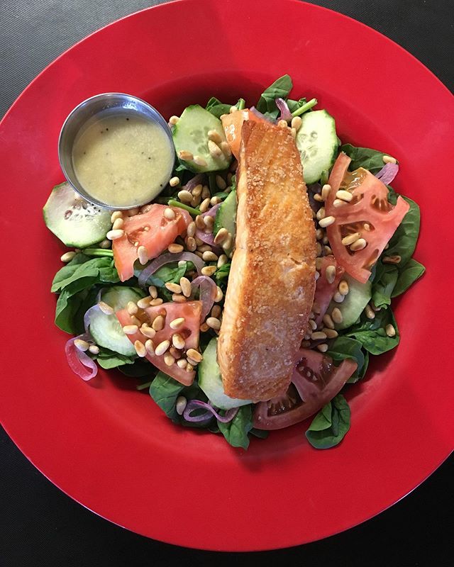 The most perfect Salmon Salad!!
Seared 5oz salmon fillet, tomatoes, cucumber, red onion, toasted almonds, Mountainwise Farms butter lettuce, and a lemon-poppy seed vinaigrette!
@mountainwisenc 
#basilspasta #828isgreat #boonenc #appstate #basils #foo