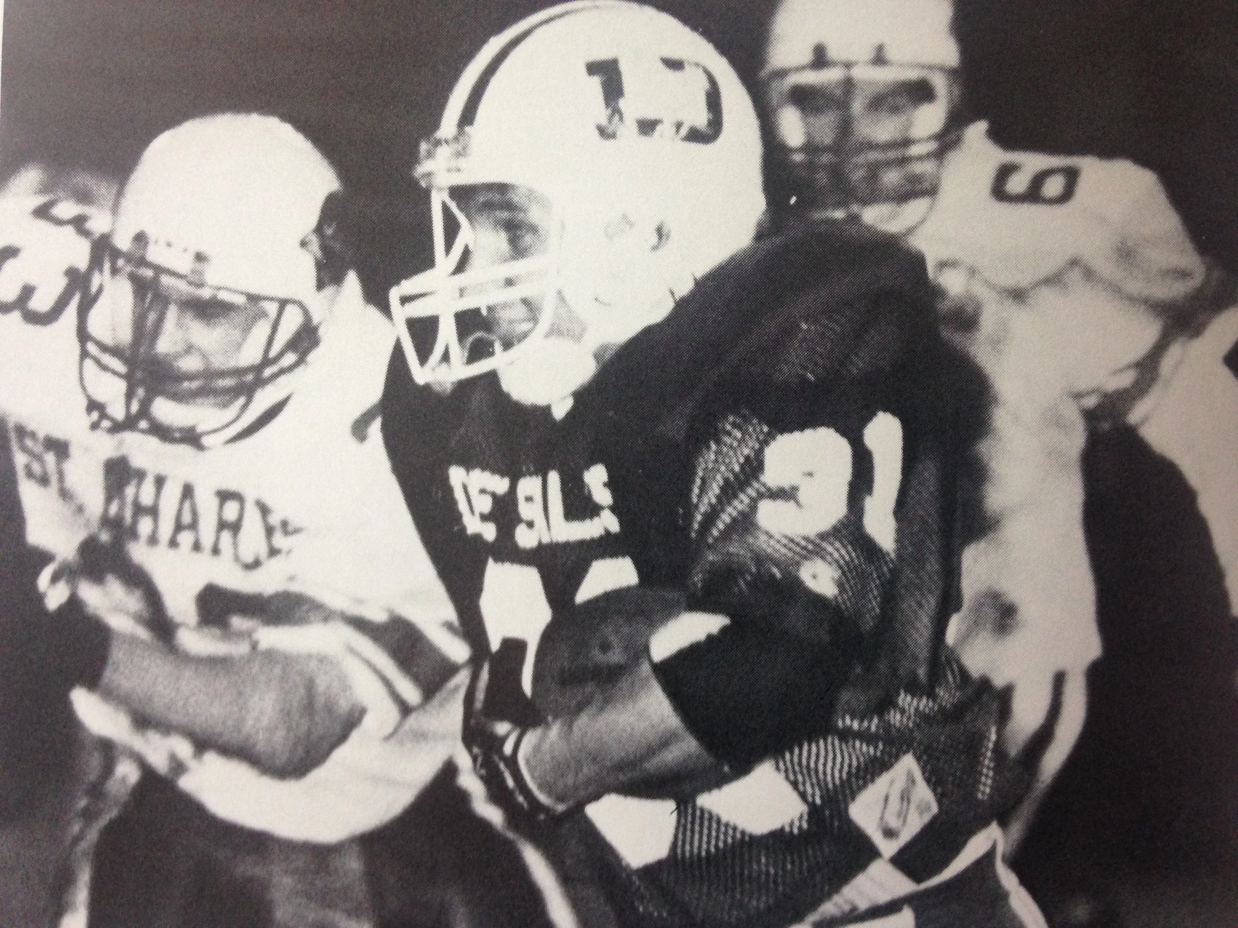 Todd DeVault (31) with the ball against the Cardinals