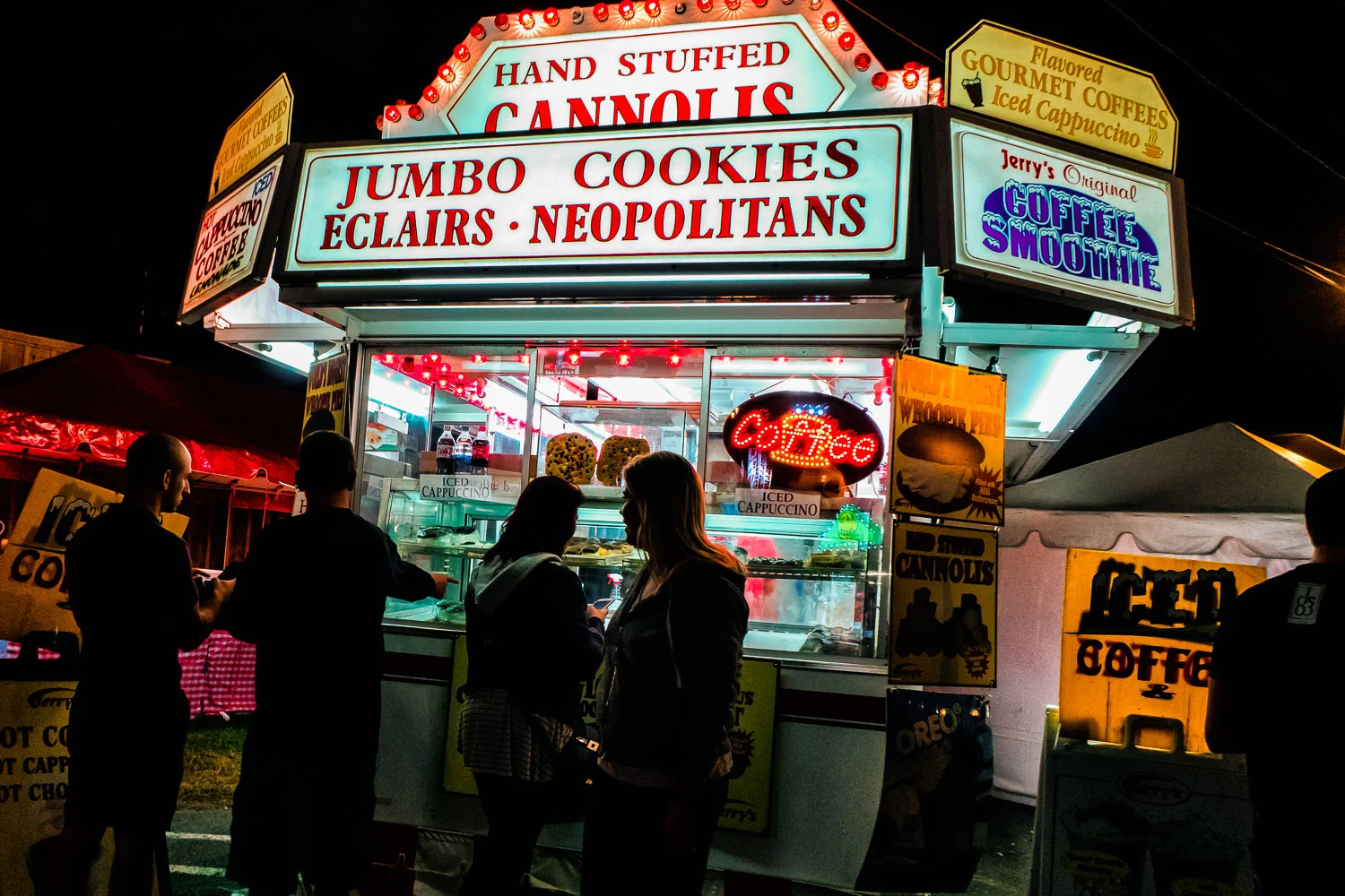chris-disario171005-street-hand-stuffed-cannolis.jpg