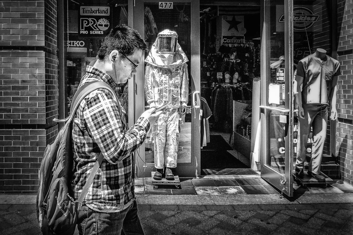 chris-disario-170517-bnw-its-all-happening.jpg