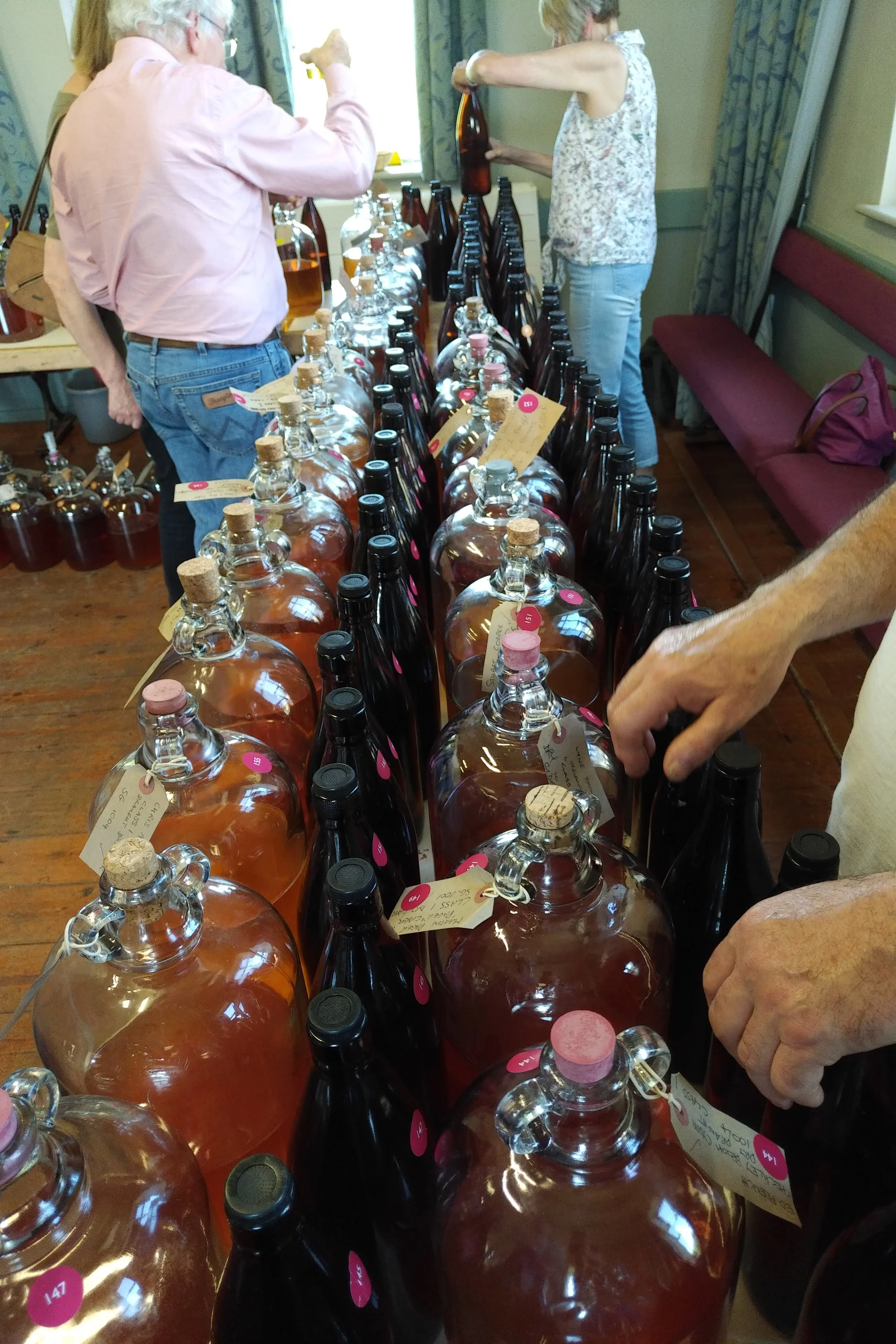 I was fortunate to be able to try over 20 different ciders and perries (they were small samples honest :D) including most of the winners in each category which included members of the Herefordshire “royal family” of cider makers.