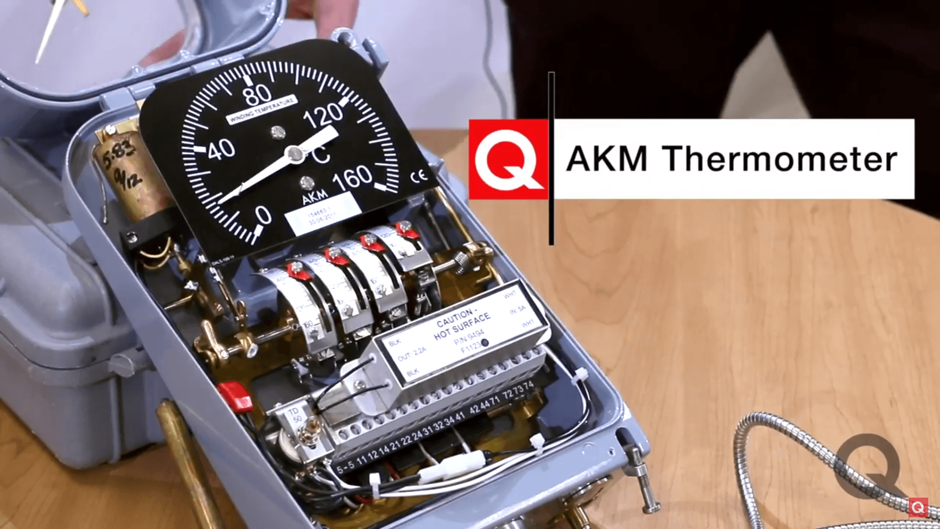qualitrol-akm-otiwti-capillary-based-oil-thermometer-open.png