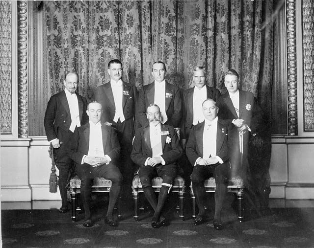 King George V (front, centre) with his prime ministers at the 1926 Imperial Conference. Standing (left to right): Monroe (Newfoundland), Coates (New Zealand), Bruce (Australia), Hertzog (Union of South Africa), Cosgrave (Irish Free State). Seated: Baldwin (United Kingdom), King George V, William Lyon Mackenzie King (Canada).