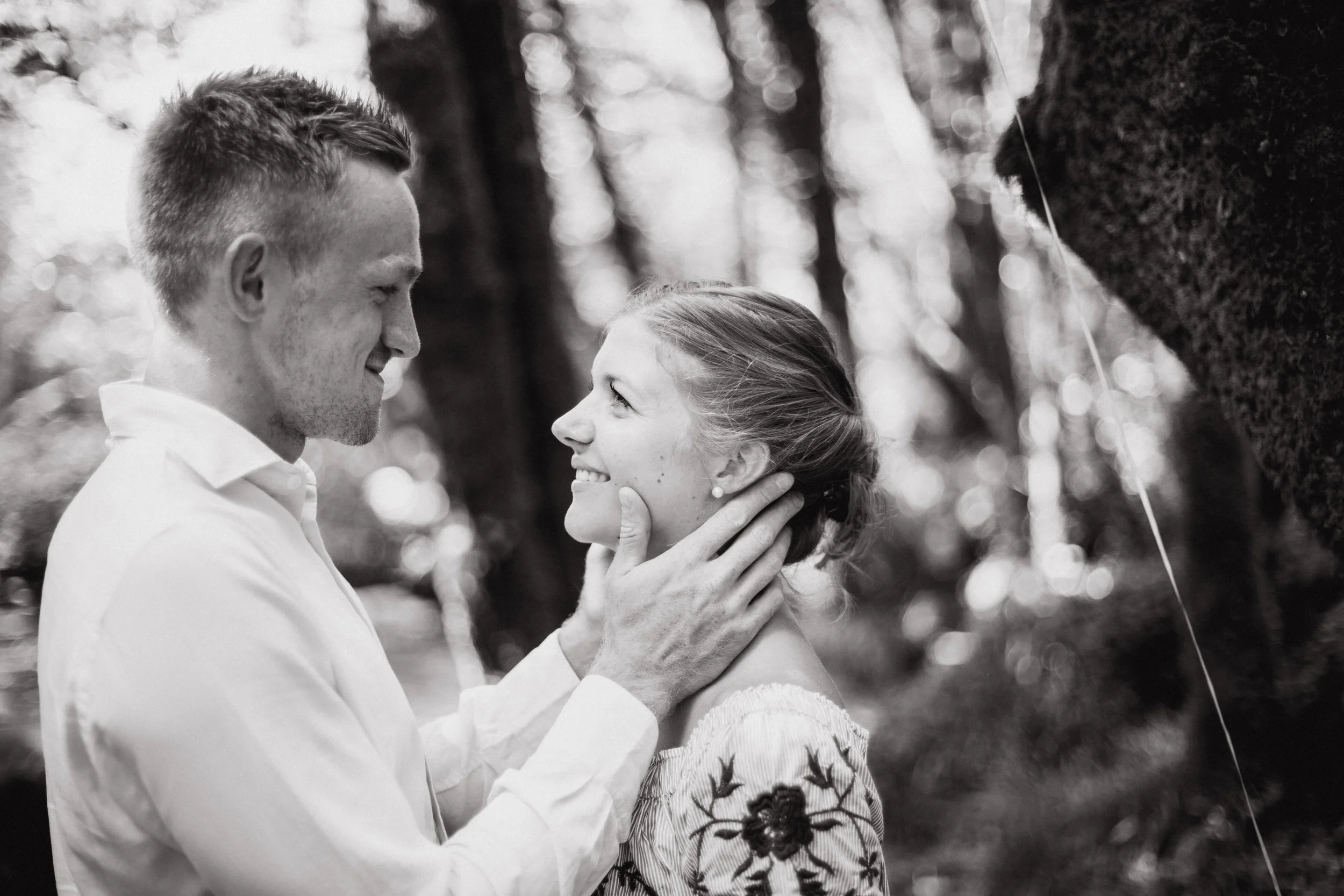 - Love Story - Luke &amp; Caroline, une séance engagement au bord de la rivière 