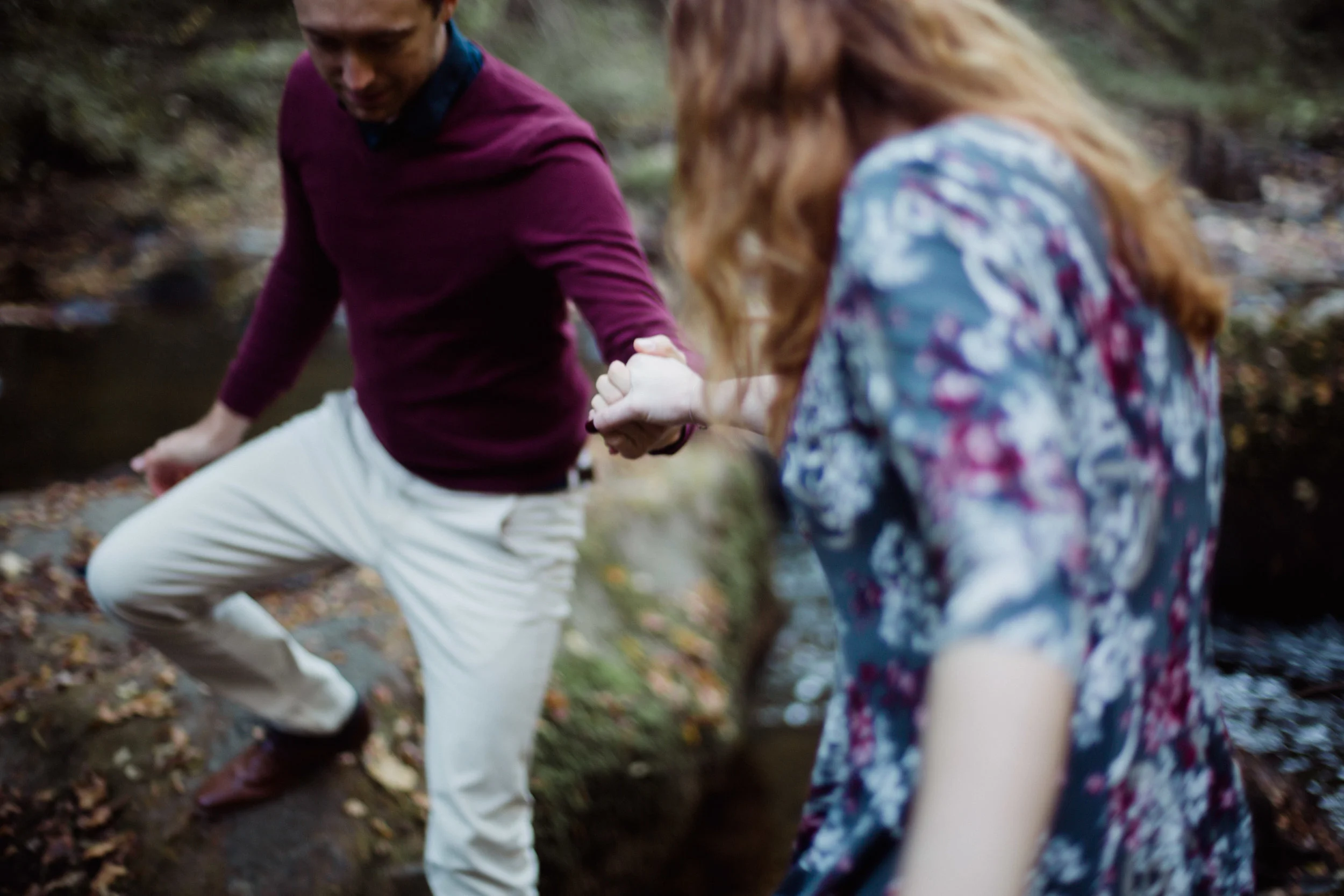 - Love Story - Séance engagement en bordeaux &amp; bleu