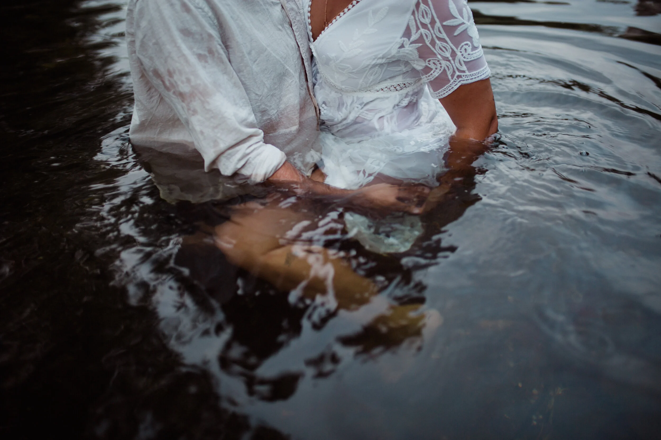 - Gaëlle &amp; Remy - Une séance couple dans la rivière 