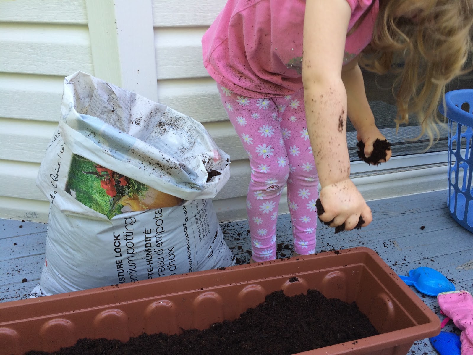 Gleeful fistfuls of dirt!