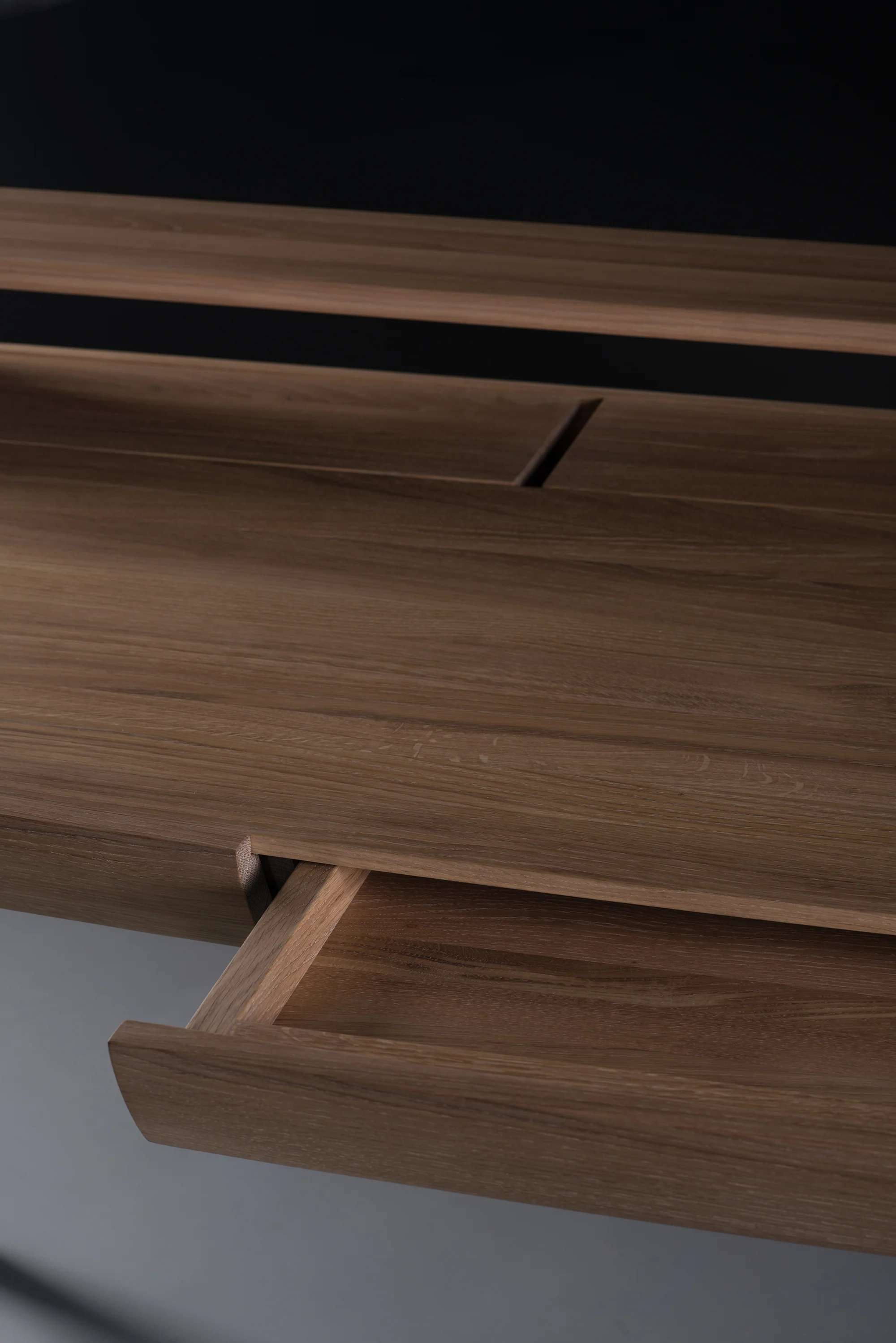 Picard desk designed by Regular Company