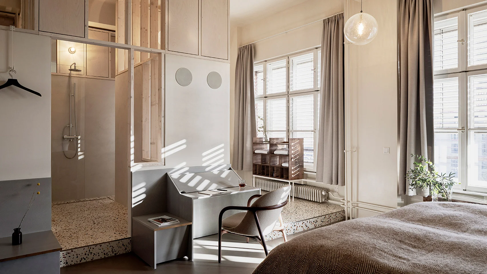 michelberger-hotel-interiors-jonathan-tuckey-design-sigurd-larsen-berlin-germany_dezeen_hero-1.jpg