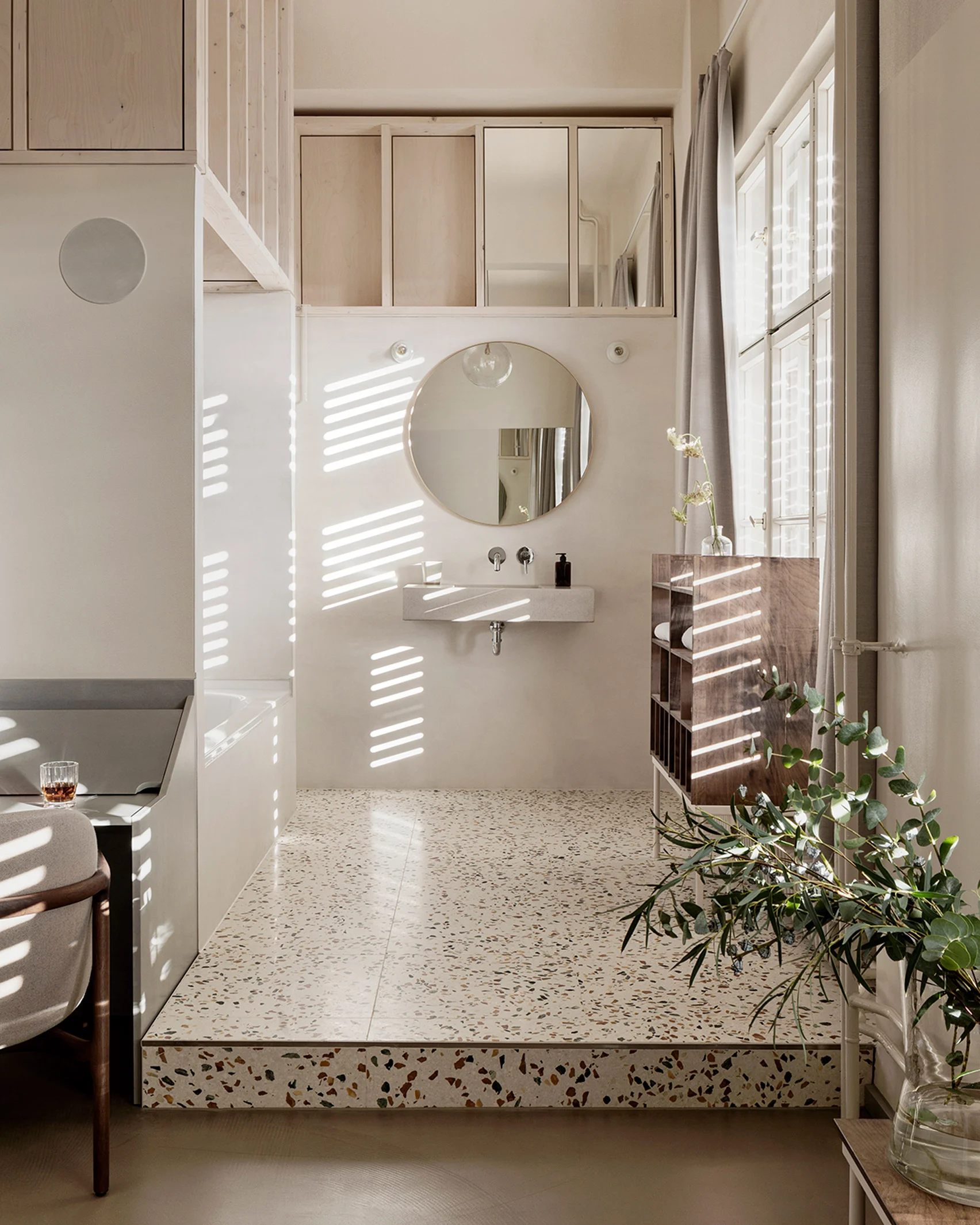 michelberger-hotel-interiors-jonathan-tuckey-design-sigurd-larsen-berlin-germany_dezeen_1704_col_2.jpg