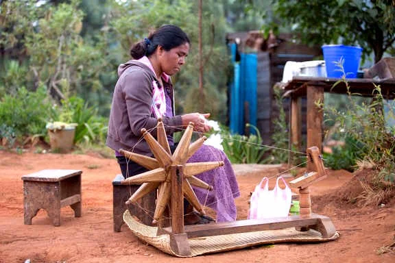 hand spinning at home