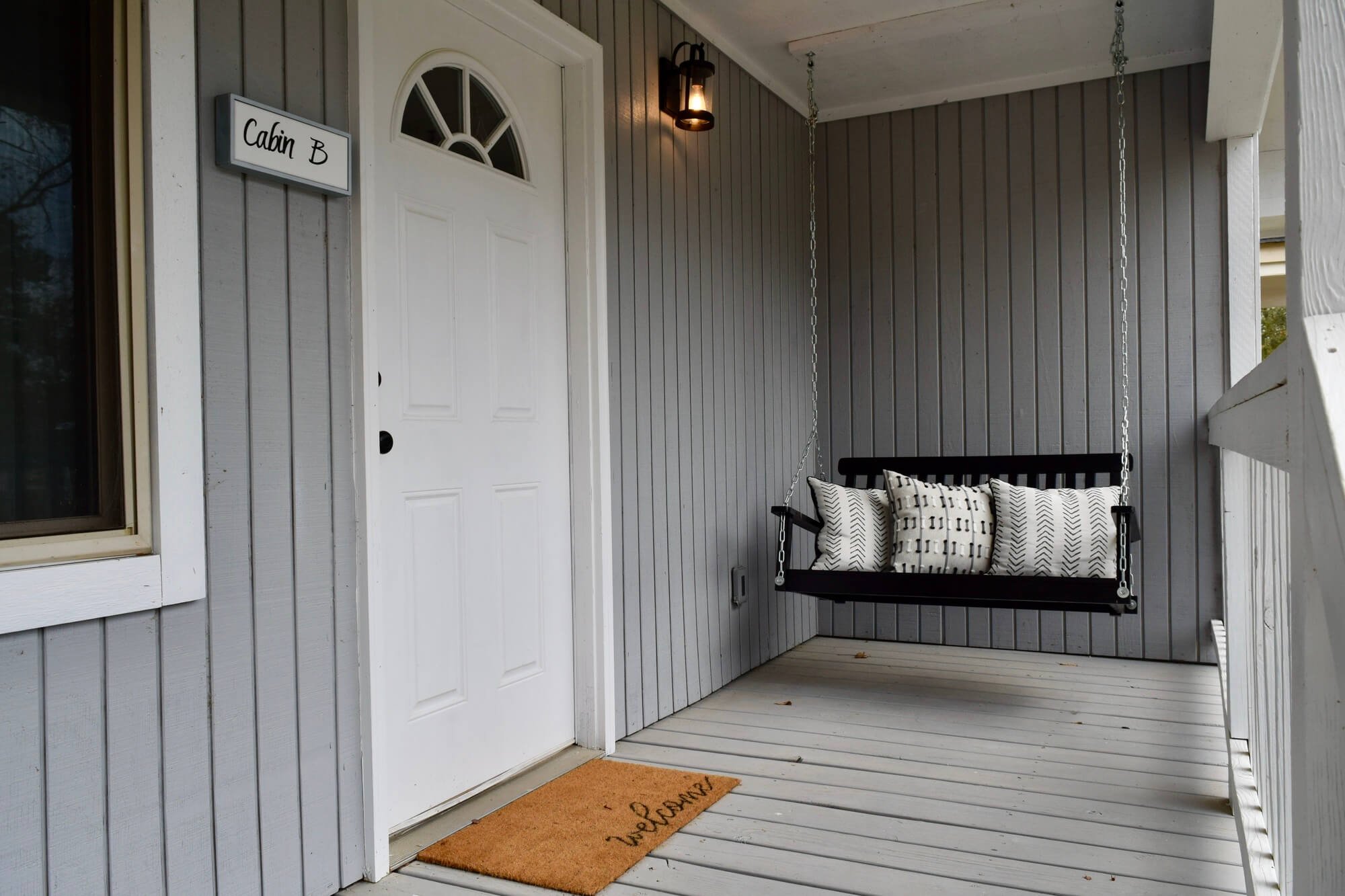 Hot Springs Cabin B Porch Swing