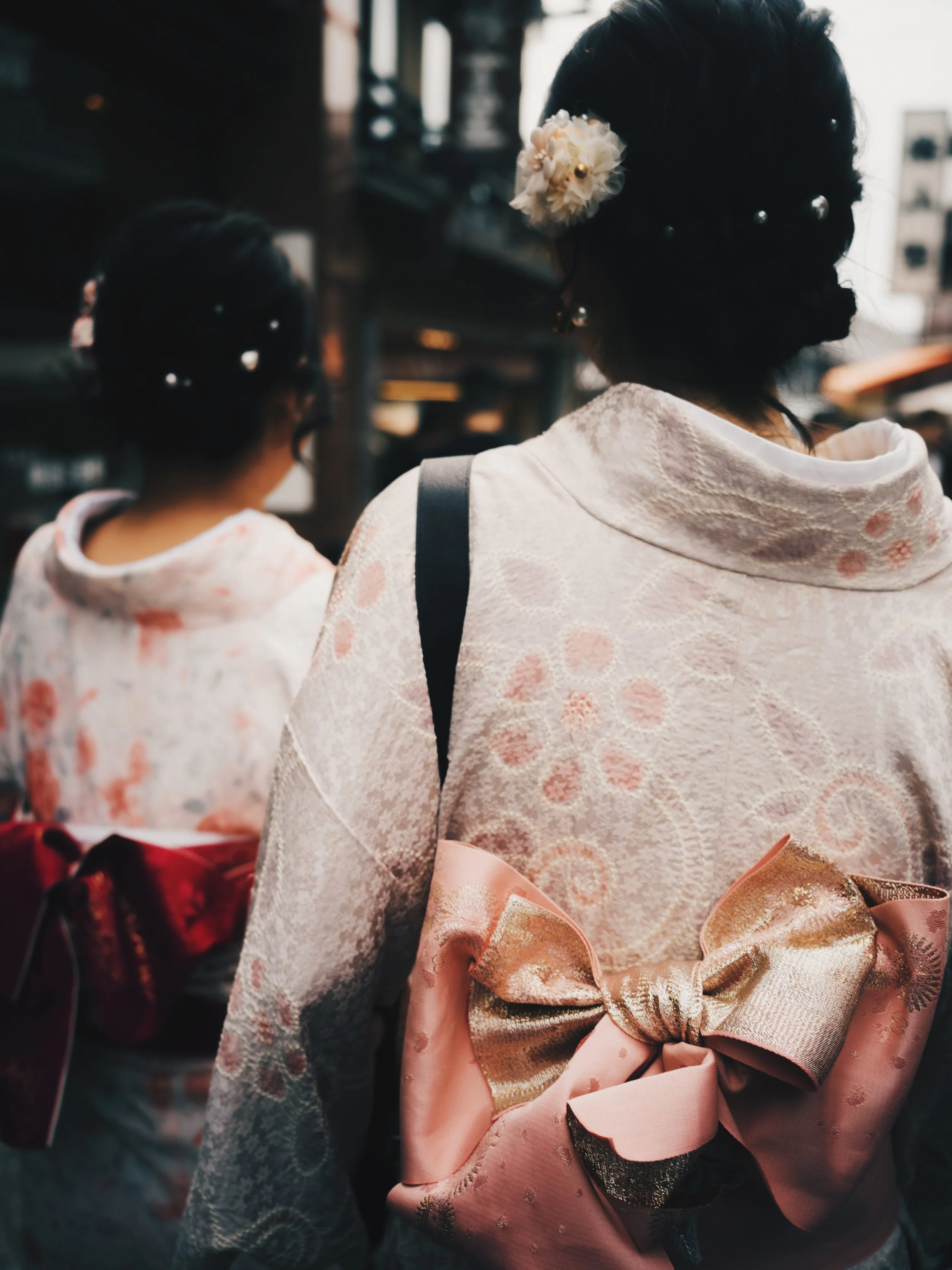 "DEUX FEMMES EN KIMONO"