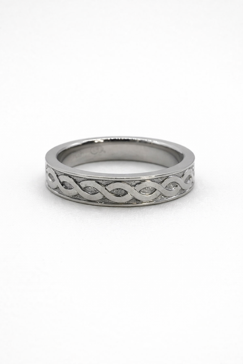 Solid Helix Band in Platinum