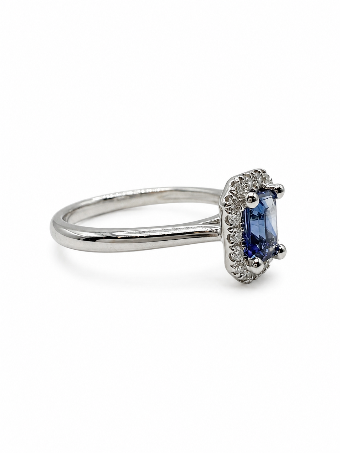 Sapphire Halo Ring.png