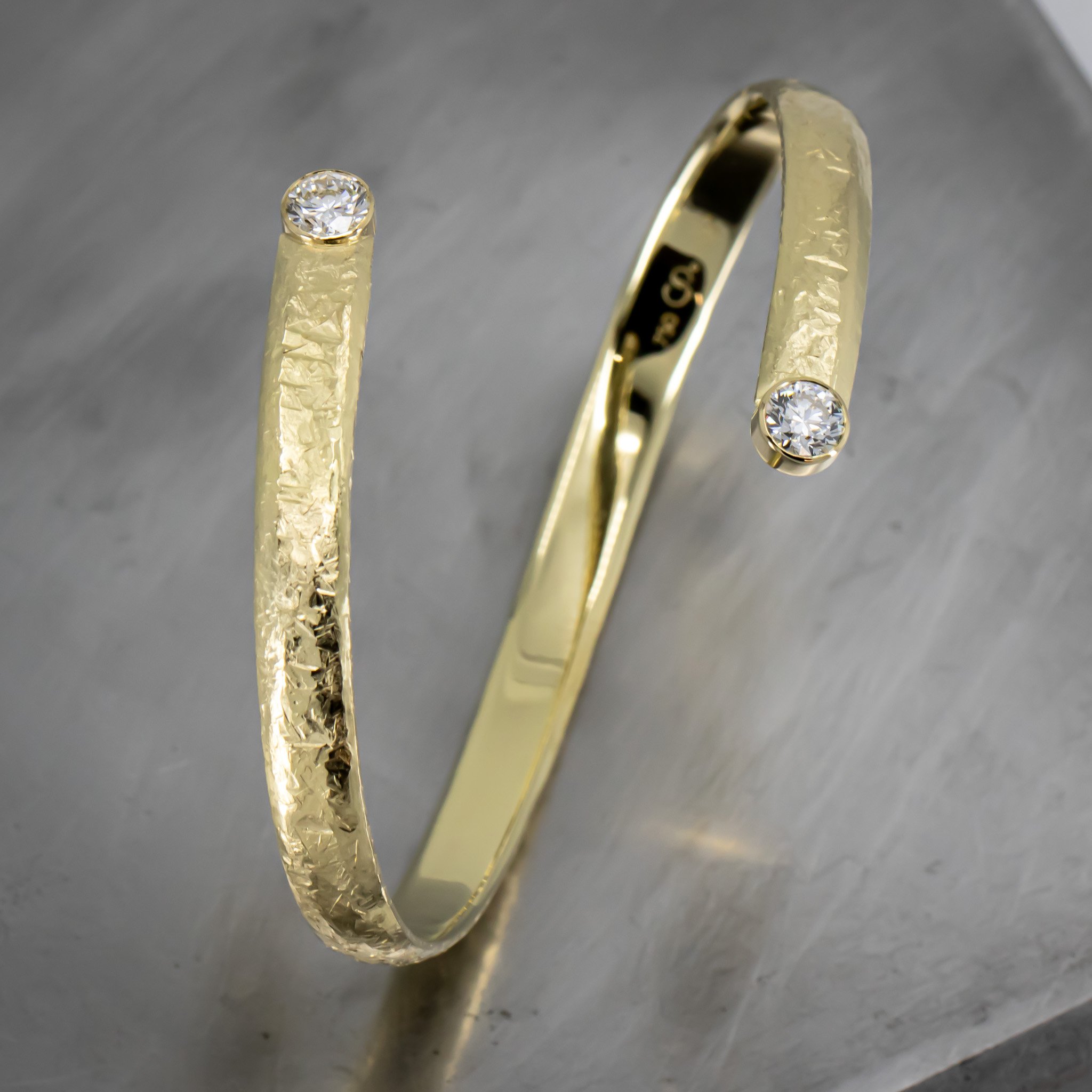 custom-bracelet-diamond-bezel-bypass-hammered-texture-14K-yellow-gold-RT519842.jpg