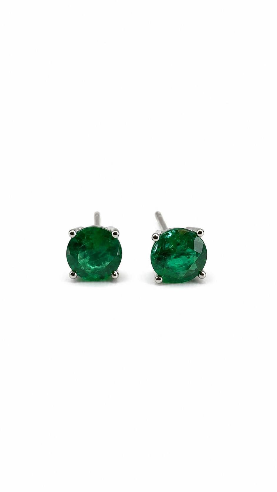 Emerald Studs.png