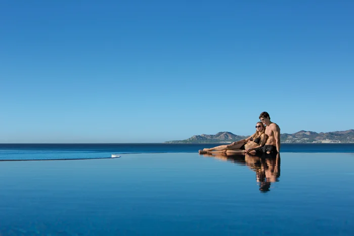 SEPLC_EXT_Cpl_InfinityPool2_1.jpg