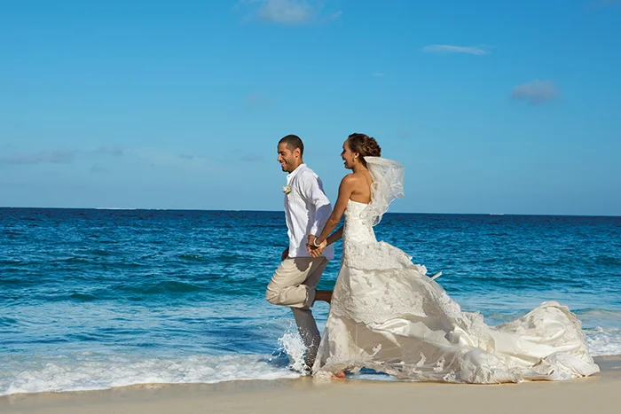 NOSRC_Bride_Groom_RunningToSea2_2.jpg