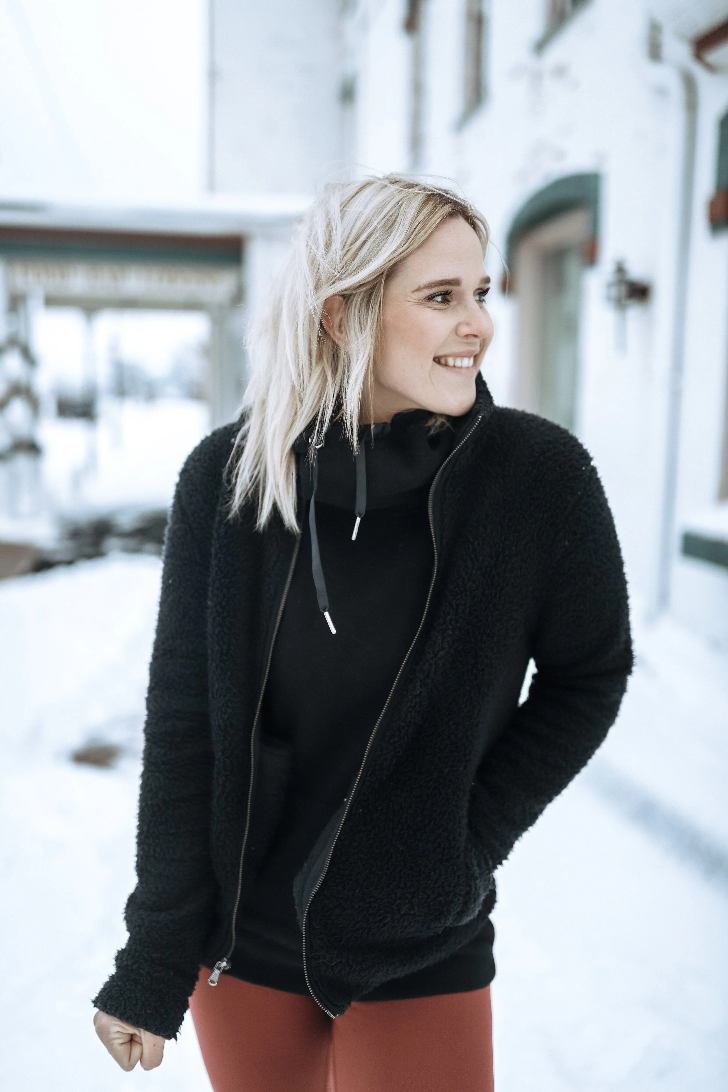 The athleisure outfit perfect for days on the road!