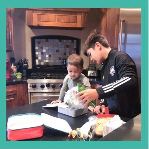 1st day of preschool for our youngest and big brother is helping pack his lunch!! Warms my heart to see this! ❤⁣
.⁣
#givingartfullykids #kindkids⁣
#raisingkidsright #parentinggoals #siblinglove #bestbigbrother⁣
#warmsmyheart #siblings #brothers #prou