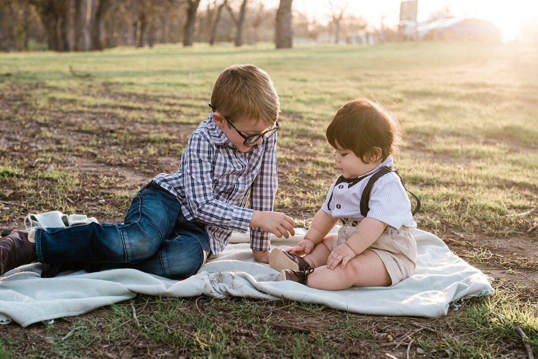 The sweetest moments. ​​​​​​​​​

#familyphotographer #sanantoniofamilyphotographer #austinfamilyphotographer #lauraleephotography #newbraunfelstx #extendedfamilyphotosession