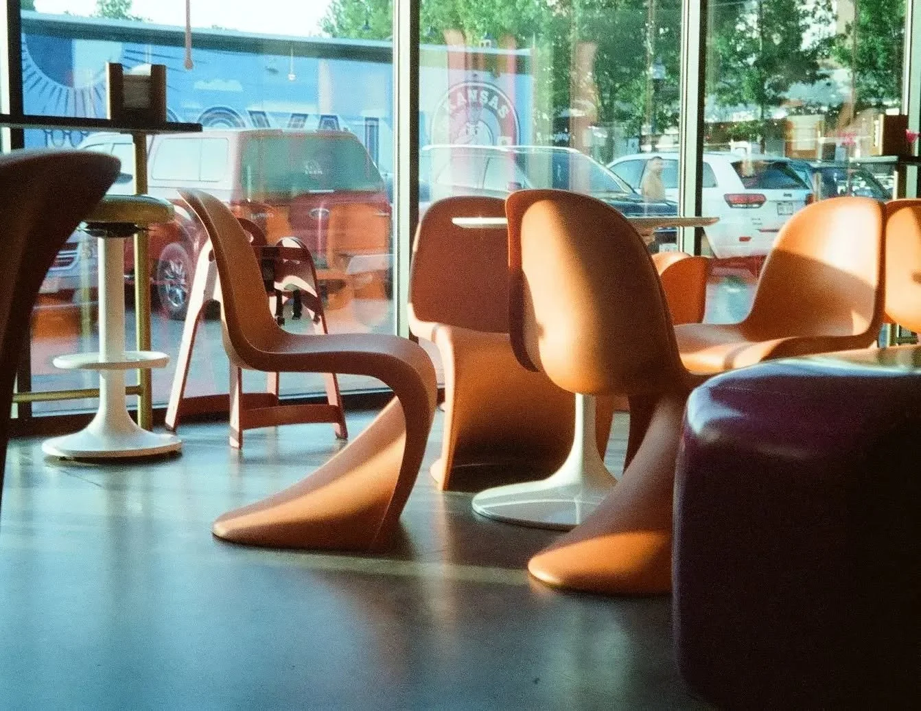 Shooting with daylight is not the recommended use case for Cinestill 800T.

Unless you're here for the vibes.

Shot on Ricoh Singlex TLS with a 50mm f/1.7 and an Olympus AZ-200 Superzoom

#filmphotography #cinestill800t #photography #justgoshoot #oly