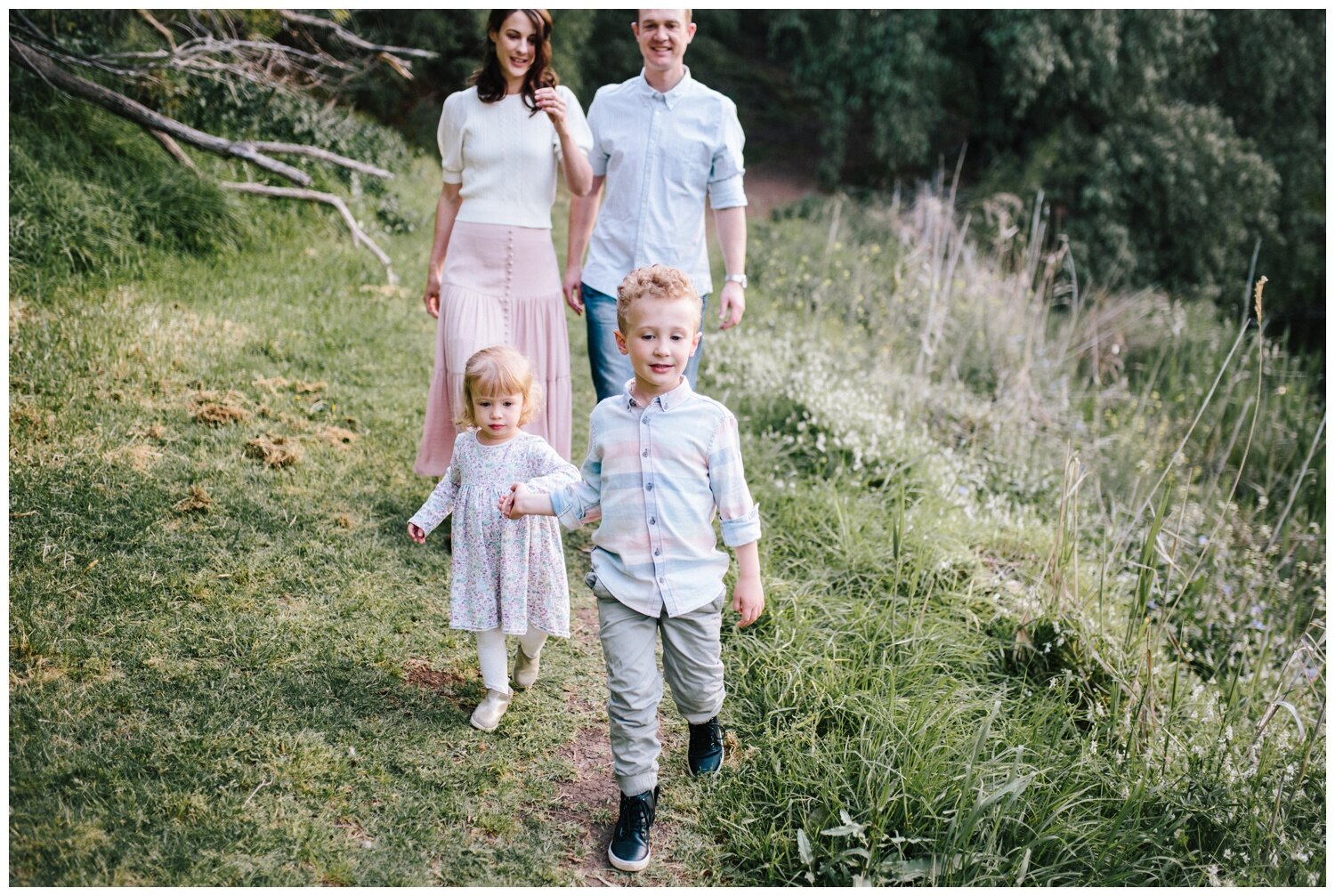 Ashburton family photographer siblings mother and daughter backlight natural sunset Melbourne candid summer autumn