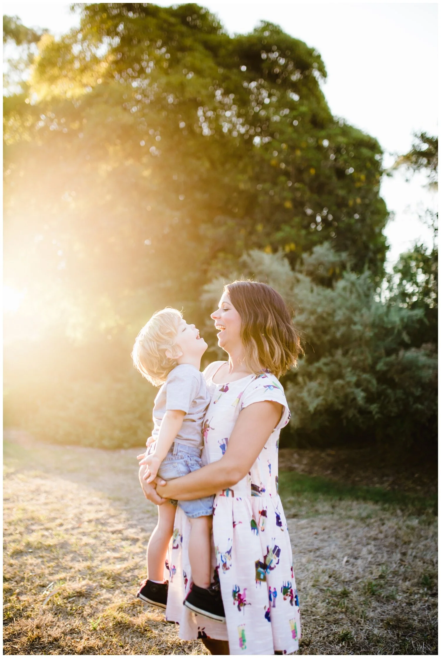Family photographer Ivanhoe East. Natural family photography. Siblings. Brother and sister. Backlight. Natural light. Sunset. Sunrise. Melbourne. Candid summer autumn spring garden