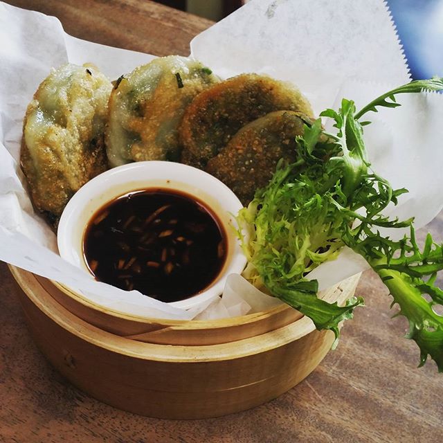 Kanom Gui chive !! Pan fried chive cakes served with sweet chili ginger sauce 🍴#soi4oakland#soi4#rockridge#oaklandfood#foodie#foodoftheday#foodporn#eatinghealthy#thaifood#thairestaurant#bayareafood#oakland#thaifoods