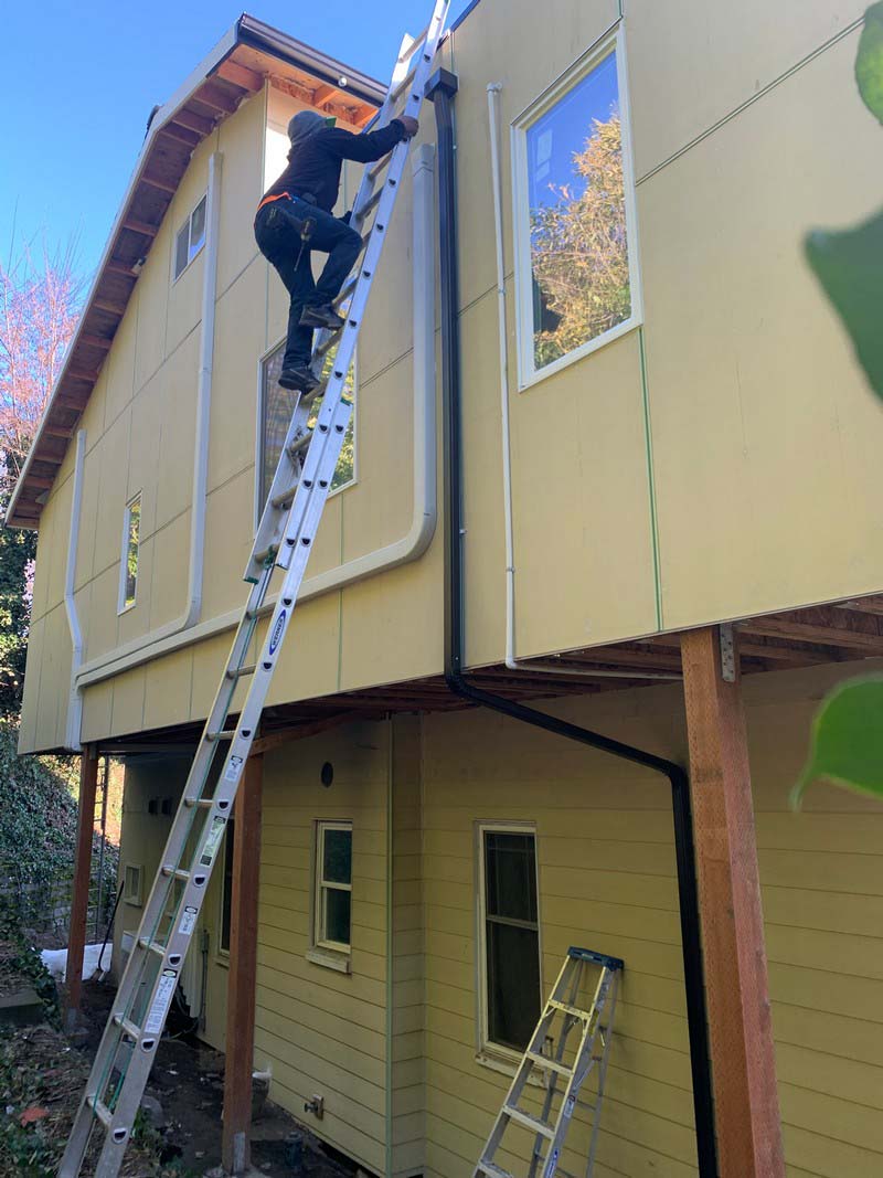 Gutter-Clearing-Bothell-WA.jpg