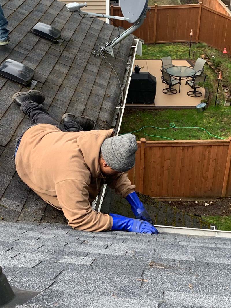 Gutter-Clearing-Renton-WA.jpg