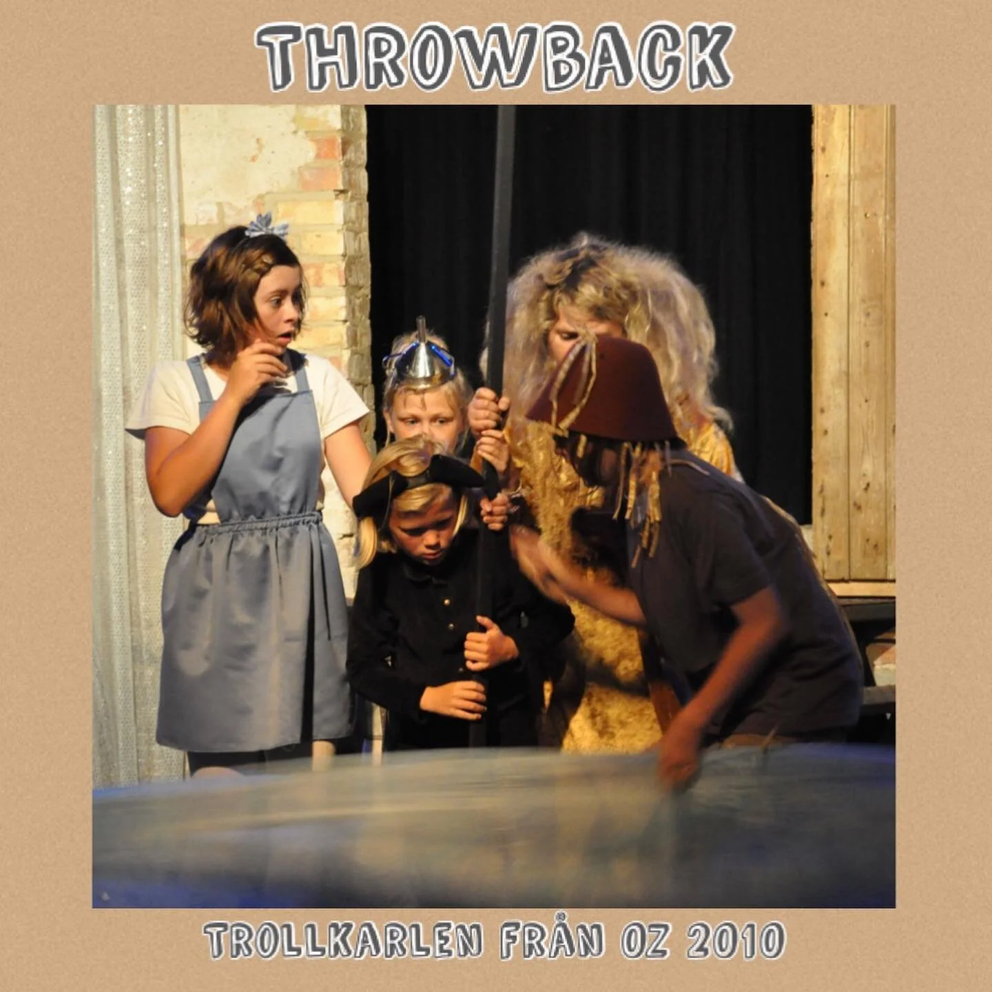 THROW BACK THURSDAY 
Det är inte första gången vi sätter upp Trollkarlen från Oz. Senast va 2010. 
Då stod Jessica Nilsson för regi och manusbearbetning, Tove Wåhlin för koreografi och Anna Kesar f&ou