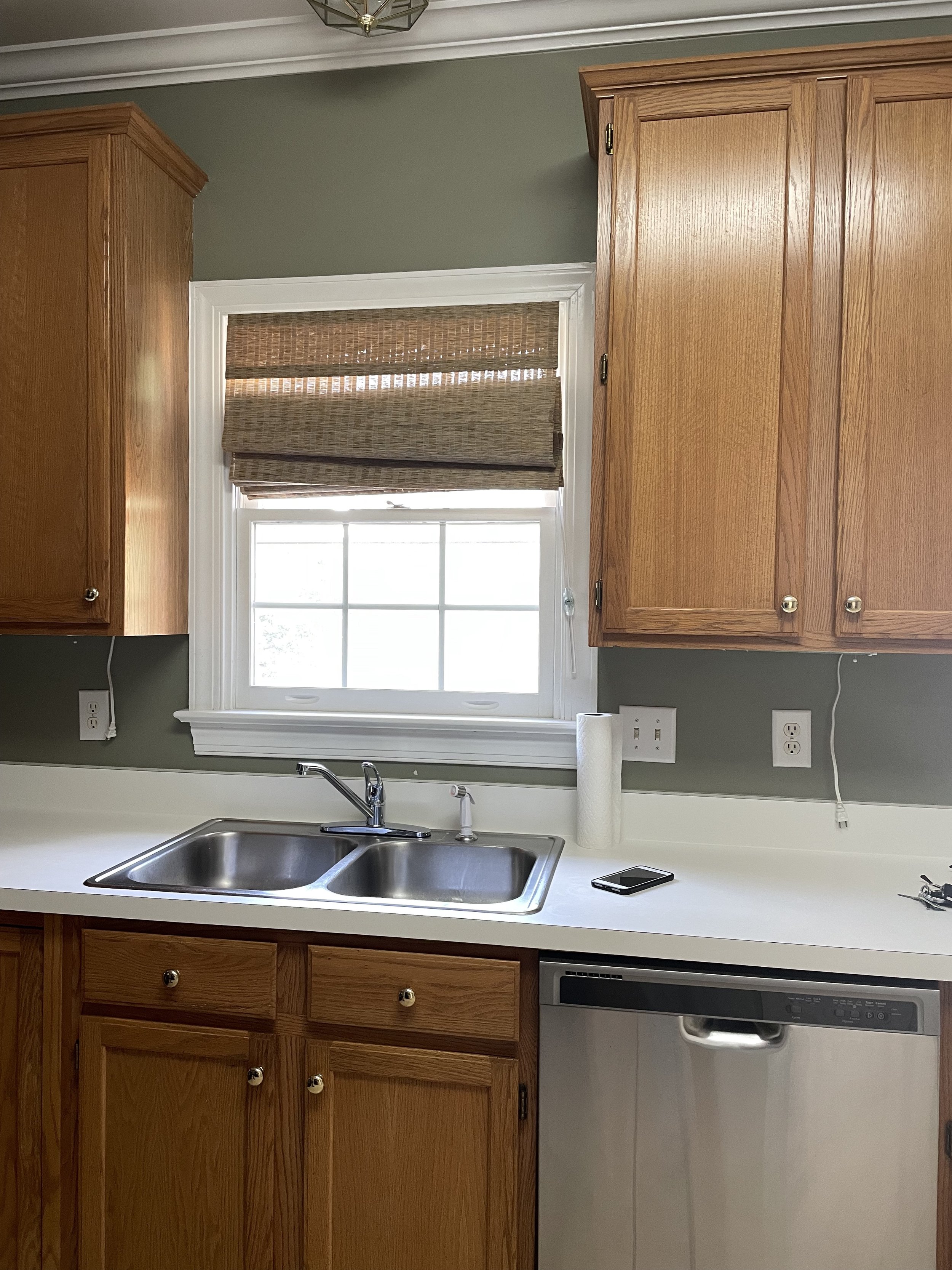 2000s small kitchen before photo.jpg