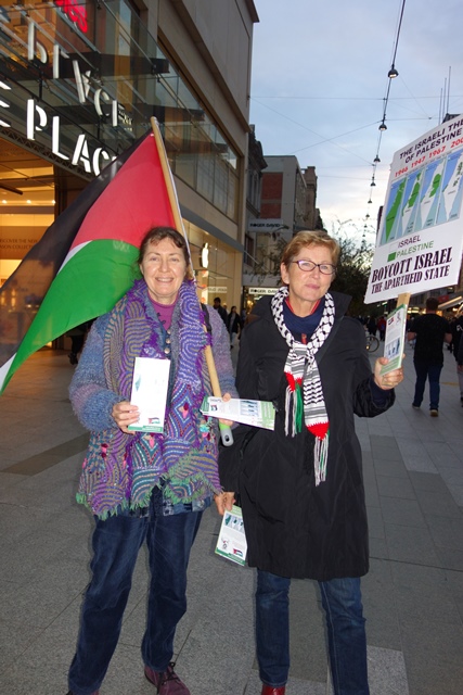 Helen and Edie brave the winter cold at the AFOPA weekly BDS activity in Rundle Mall, Adelaide. [Photos: M. Cassar, AFOPA]