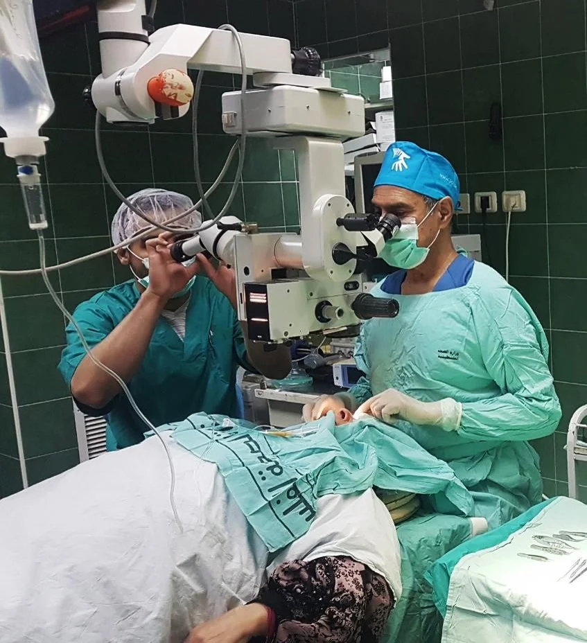 Dr Francis Nathan in surgery, Rafidia Hospital, Nablus (West Bank, Palestine)