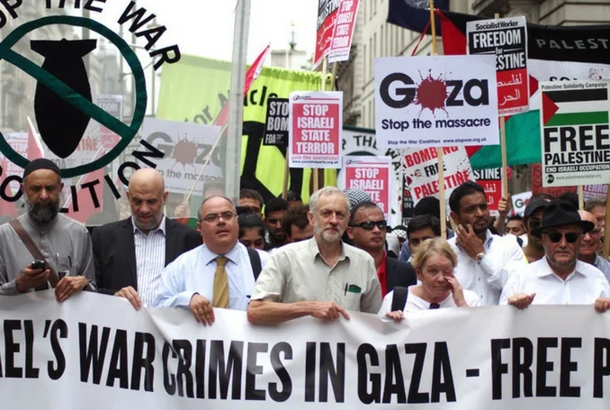 Jeremy Corbyn leading a 2014 demonstration against the Israeli war on Gaza. (Photo: RonF, via Flickr, file)