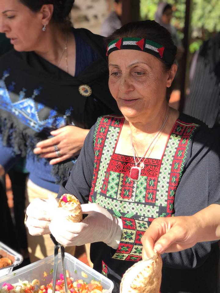 food-service-lady-closeup.jpg