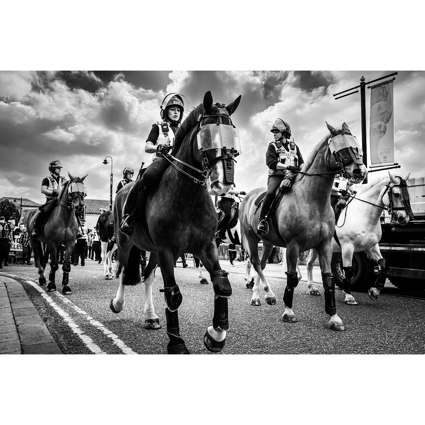 Horses on patrol.
#leedsuk #leedsstreetphotography #streetphotographer #igers #igersleeds #streetphotographers #streetportrait #streetphotographerscommunity #streetphotoshot #documentaryphotography #documentyourdays #documentary #mikebettney #photoj
