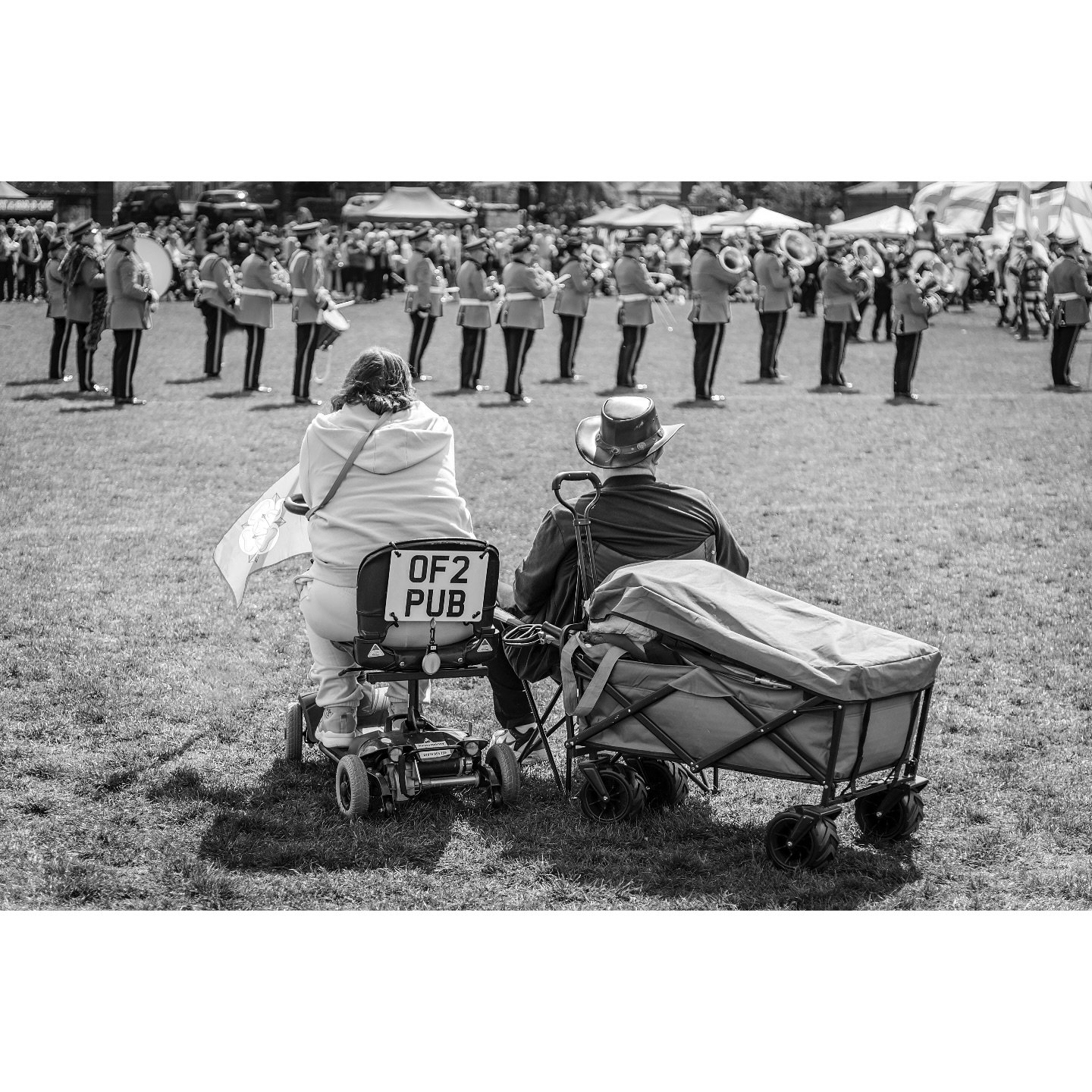 I’m right behind you.
#leedsuk #leedsstreetphotography #streetphotographer #igers #igersleeds #streetphotographers #streetportrait #streetphotographerscommunity #streetphotoshot #documentaryphotography #documentyourdays #documentary #mikebettn