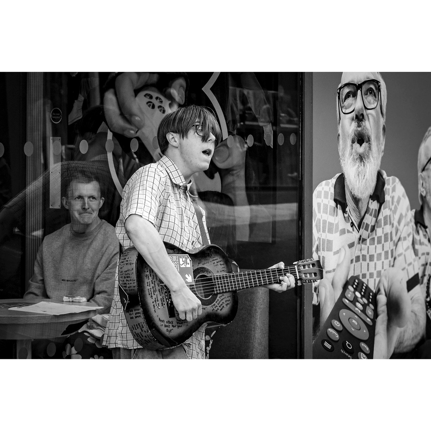 Leeds - For no particular reason.
Random shots from rambles around the city. In good company, on a hot day☀️☀️
#leeds #leedsuk #loveleeds #loveleedslife #igersleeds #street #streetphotography #streetphotographer #urban #urbanphotography #urbanstyle