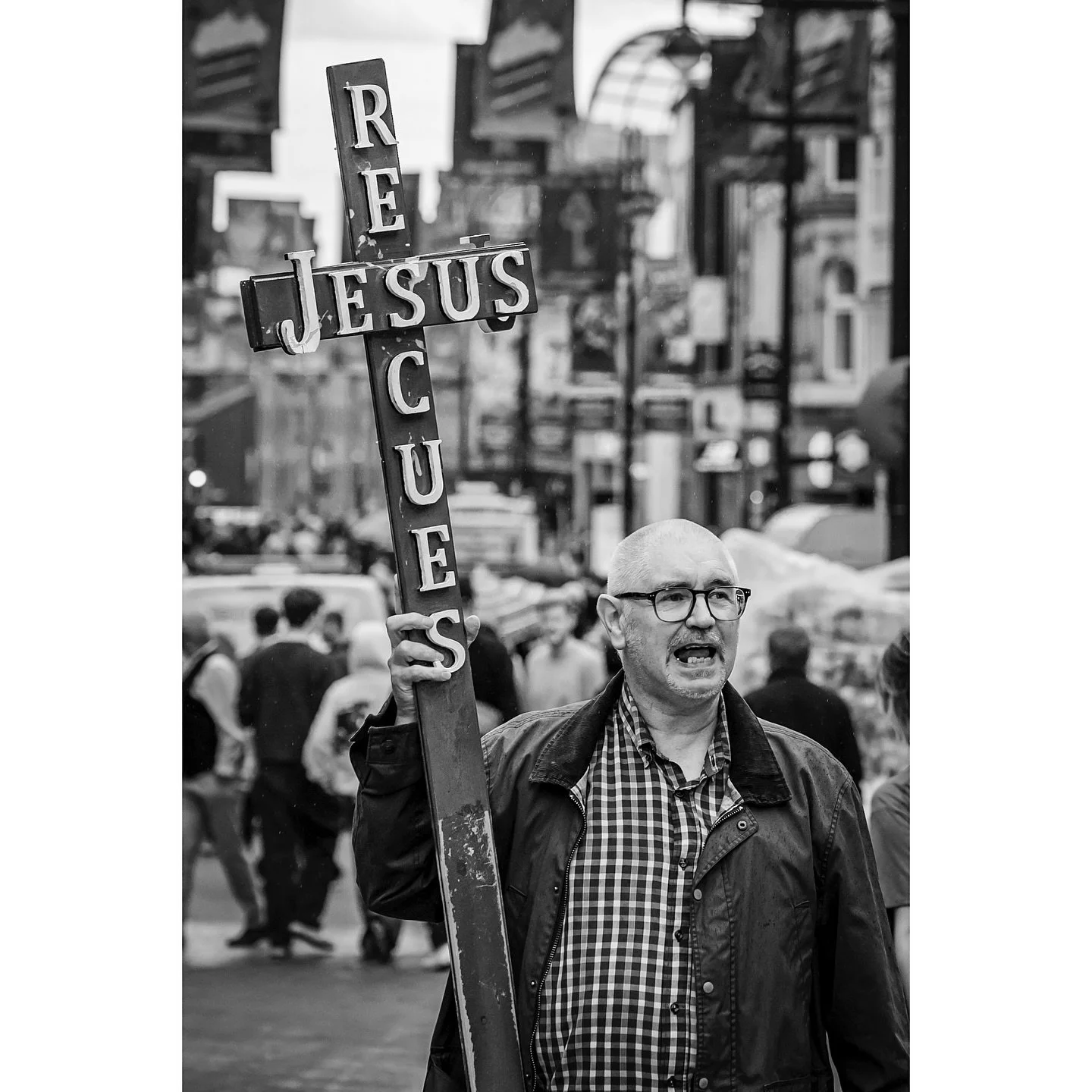 Crosses to bear. Briggate, Leeds.

#leedsuk #leedsstreetphotography #streetphotographer #igers #igersleeds #protest #streetphotographers #streetportrait #streetphotographerscommunity #streetphotoshot #documentaryphotography #documentyourdays #documen