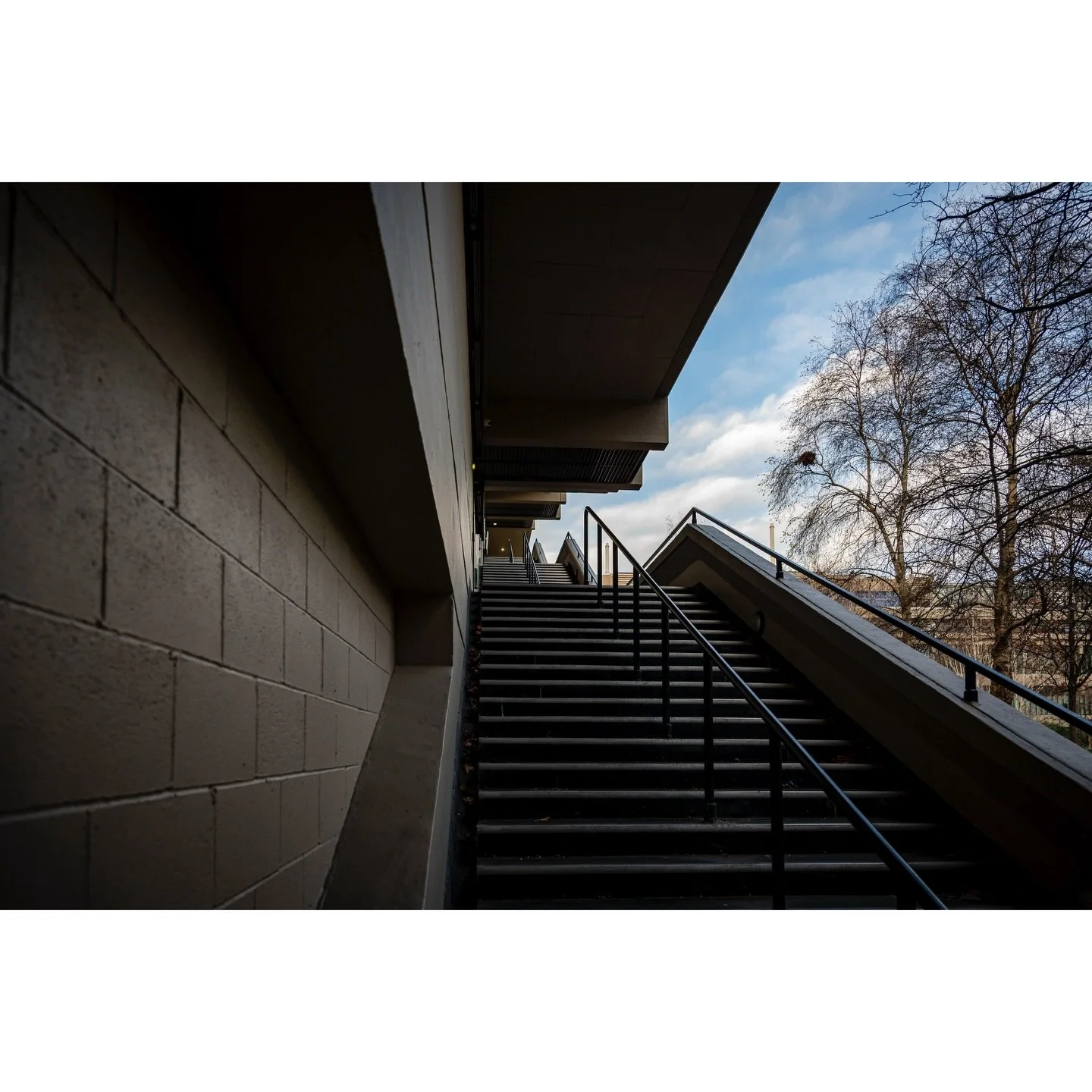 More random randomness from a random wander around Leeds.

#leeds #igersleeds #leedsarchitecture #streetphotography #loveleeds