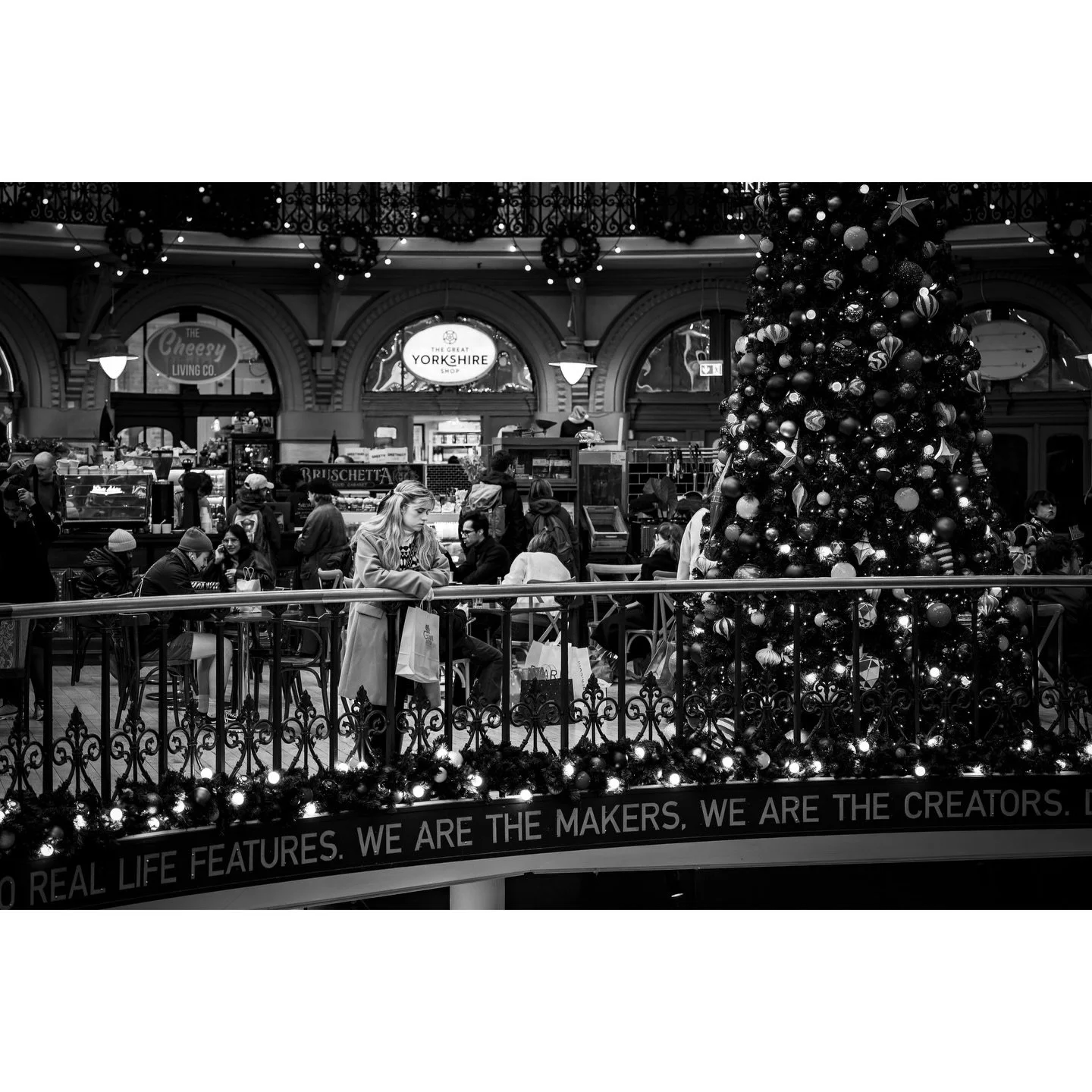 A moment of reflective thought at Christmas.

#leeds #leedscornexchange #bnwchristmas #blackandwhite #christmas