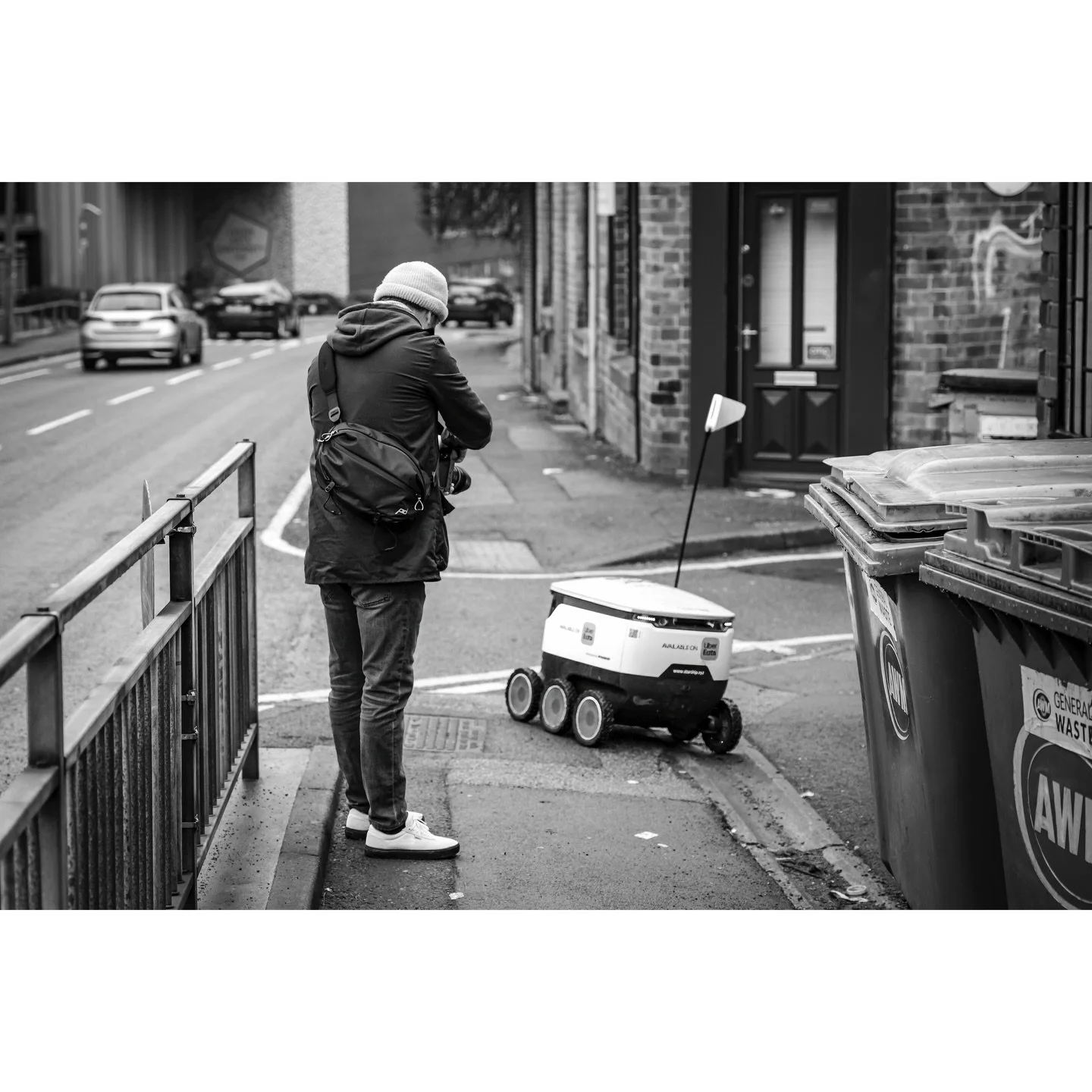 Behind the scenes with @outcast77 photographing his little friend.

#blackandwhitephotography #bnwstreetphotography #leeds #robot #streetphotography_bw