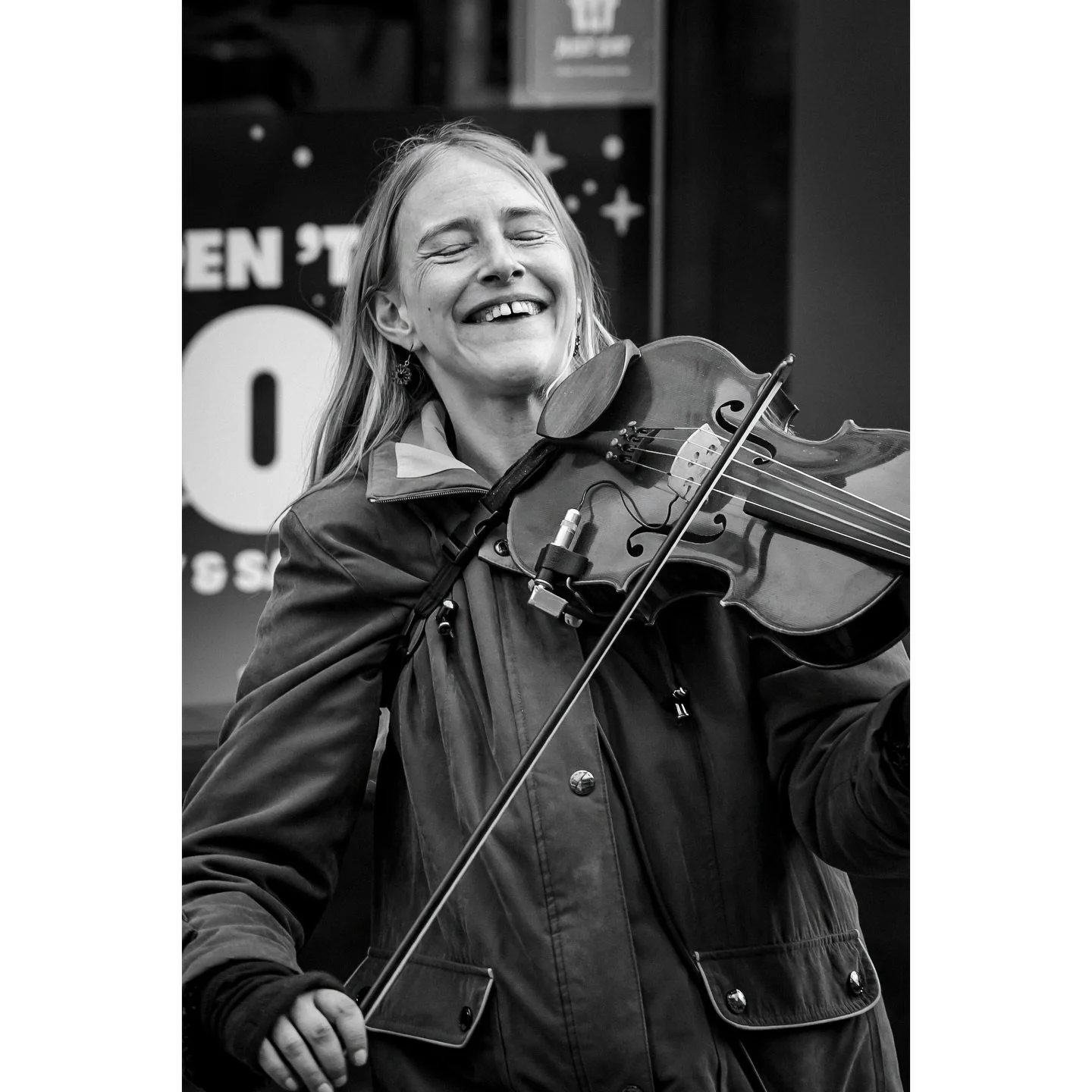 A violin should be played with love, or not at all.

#bnwstreetphotography #blackandwhite #busker #violinist #bnw
