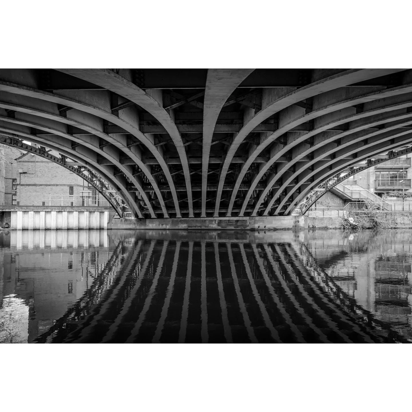 Water under the bridge.

#bridge #bnwstreetphotography #bnwarchitecture #leedsbridge #blackandwhite