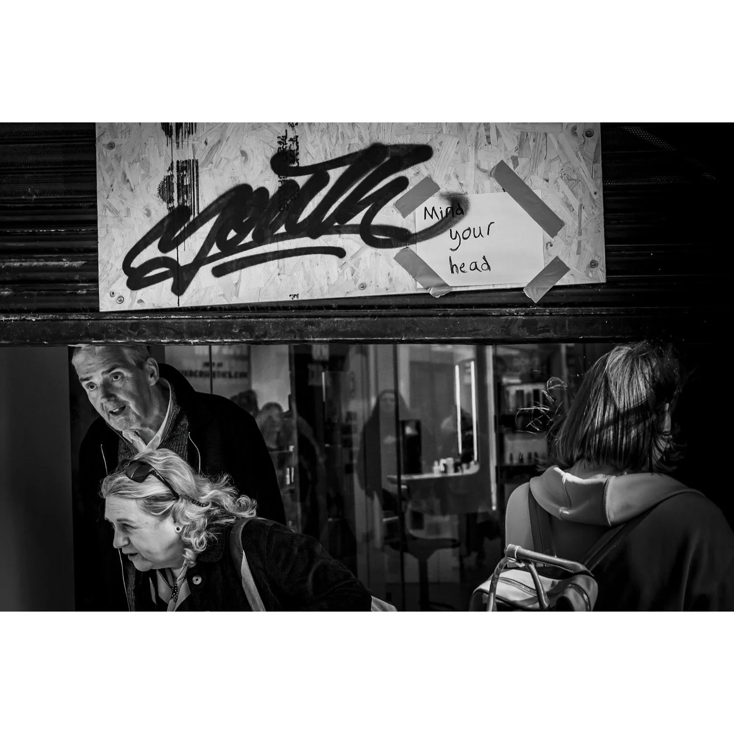 Mind your head.

#leedsphotography #bnwstreetphotography #blackandwhite #bnw #streetphoto_bw