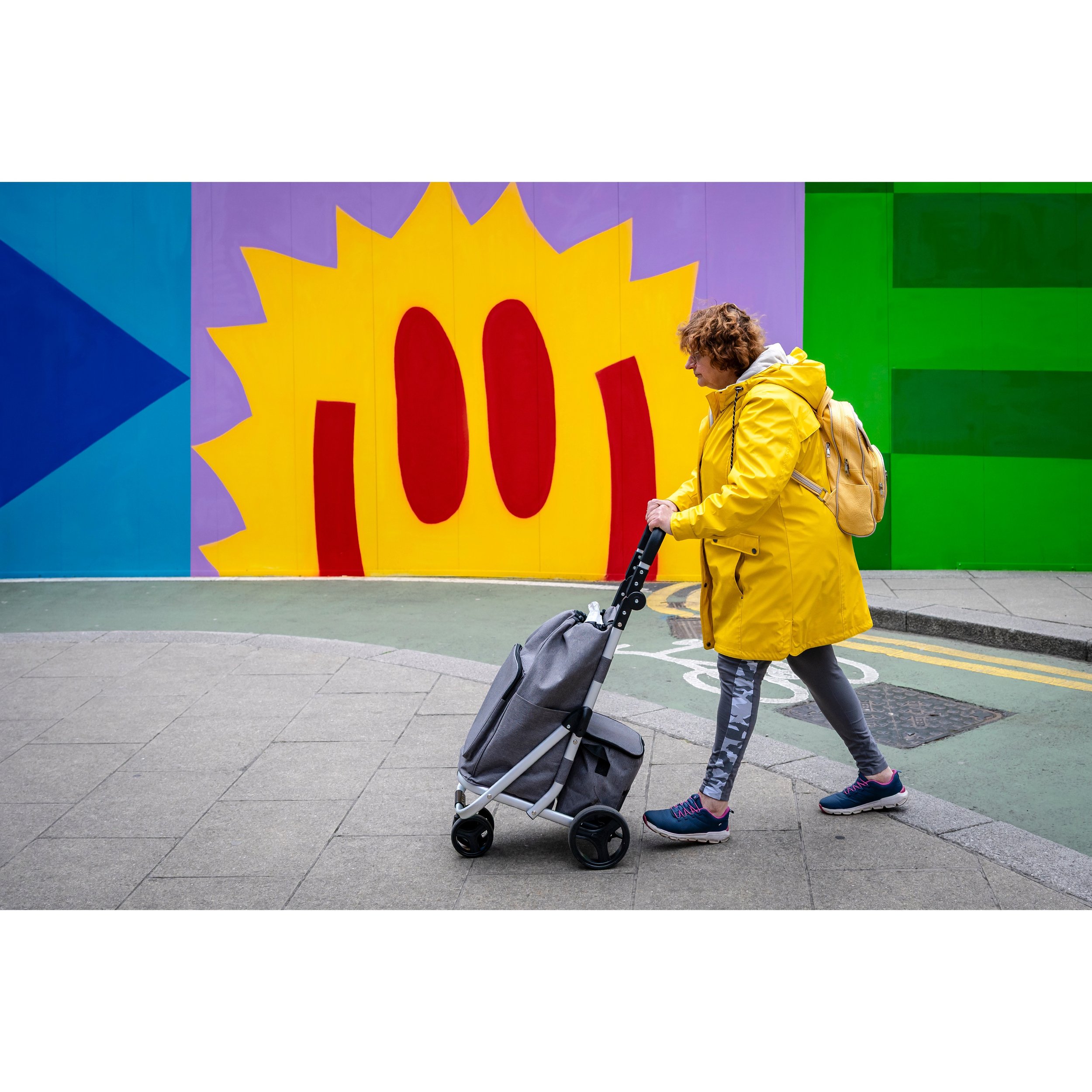 SMILE! It&rsquo;s yellow!

#leeds #streetphotography #igersleeds #yellow #colours